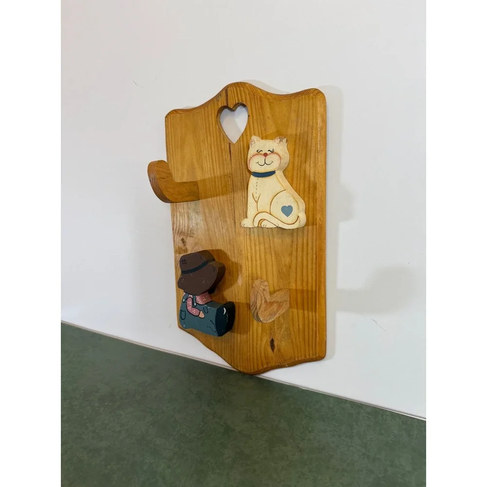 Vintage Wooden Wall Plaque Cat and Country Figure Folk Art 2-Peg Hook Rack 13.5